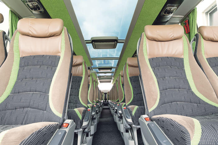 Panoramabus Wt Busreisen im neuen 5-Steren-Panoramabus mit Glasdach, Innenansicht.