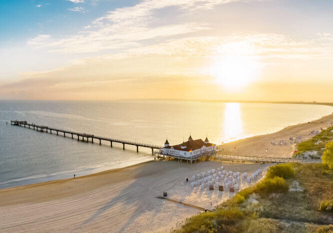 Ahlbeck Seebrücke Ostsee Luftbild Sonnenaufgang Ahlbecker Strand mit Seebrücke, Ostsee, Insel Usedom.