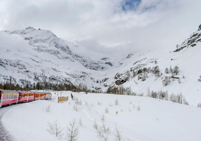 Bernina, Alp Grüm, Gletscher, Palü Gletscher, Piz Palü, Piz Varuna, Piz Canton, Alpen, Graubünden, Zugstrecke, Bernina-Express, Berninapass, Val Poschiavo, Winter, Schneedecke, Neuschnee, Schweiz
