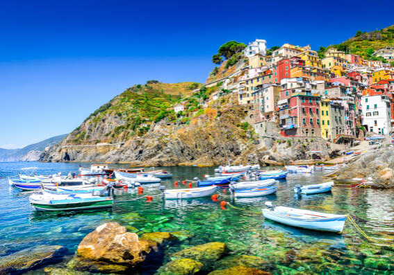 Riomaggiore, Cinque Terre, Italy Busreisen ab Brandenburg nach Italien zur Cinque Terre.