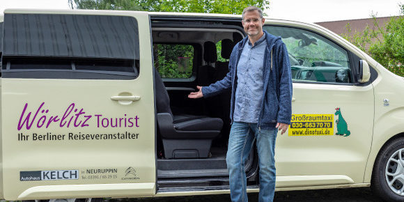 Dinotaxi-2023-1-panorama Haustür-Transfer von Wörlitz Tourist