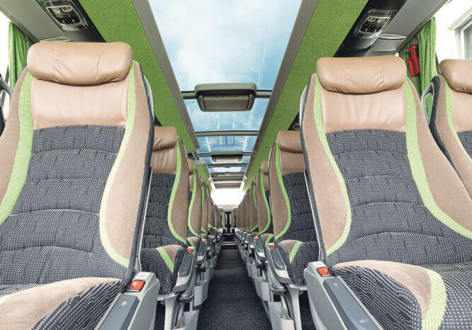 Panoramabus Wt Busreisen im neuen 5-Steren-Panoramabus mit Glasdach, Innenansicht.