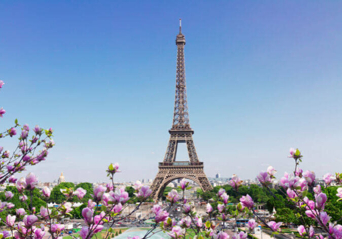 Paris-Frankreich-Reisen Reise-Inspirationen Frankreich Reisen, Paris mit Blick auf den Eiffelturm im Frühling.