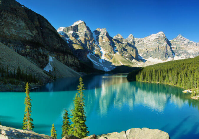 Reisen-Kanada Reisen Kanada. Türkisblauer Moraine Lake im Banff-Nationalpark, Kanada
