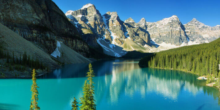 Reisen-Kanada Reisen Kanada. Türkisblauer Moraine Lake im Banff-Nationalpark, Kanada