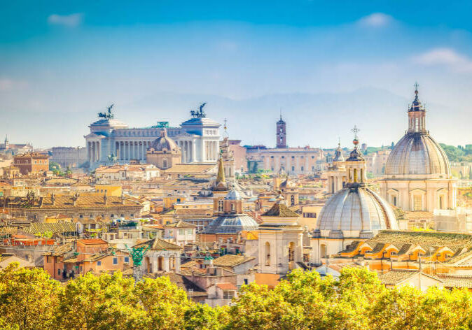 Blick auf die Skyline der Stadt Rom am Tag, Italien, Retro-getönt.