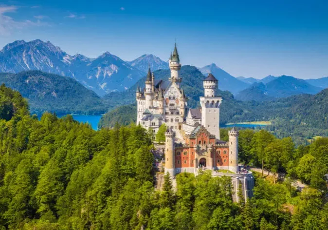 Schloss-Neuschwanstein-Deutschland-Reisen-1 Reisen in Deutschland. Blick auf Schloss-Neuschwanstein in Schwangau.