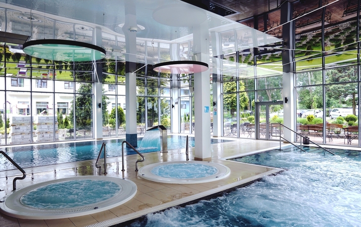 Hallenbad mit Whirlpool