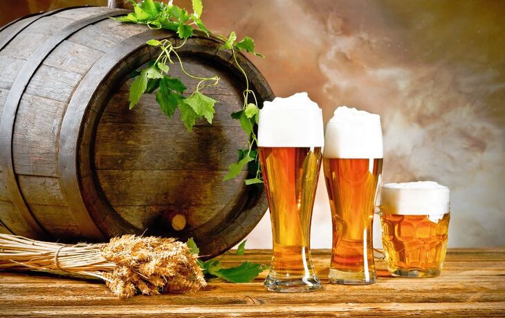 Stillleben mit verschiedenen Biergläsern