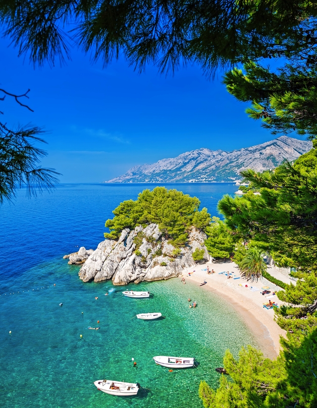 Podrace Strand in der Nähe der Stadt Brela in Dalmatien, Kroatien