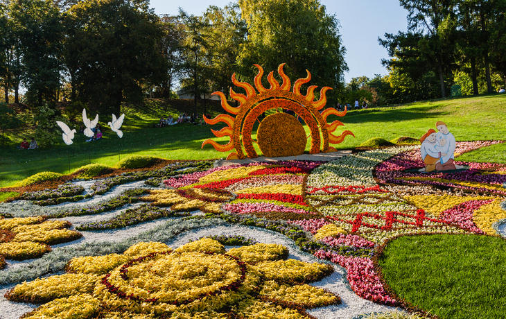 Skulptur aus Sommerblumen