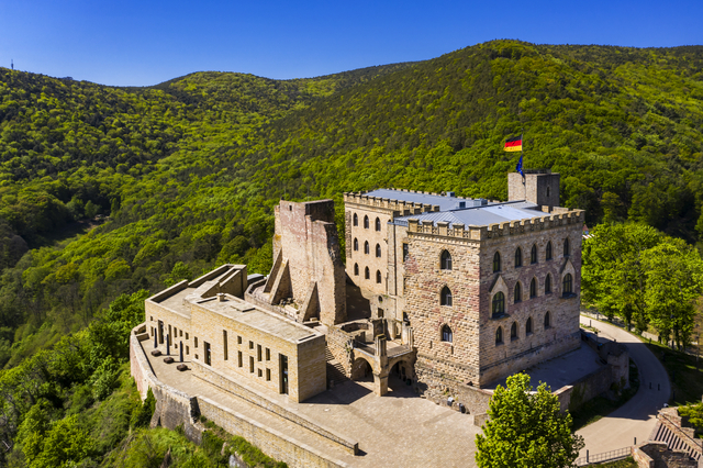 Hambacher Schloss an der Deutschen Weinstrasse