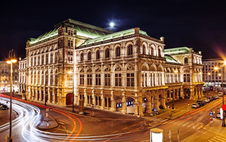Staatsoper in Wien Österreich bei Nacht