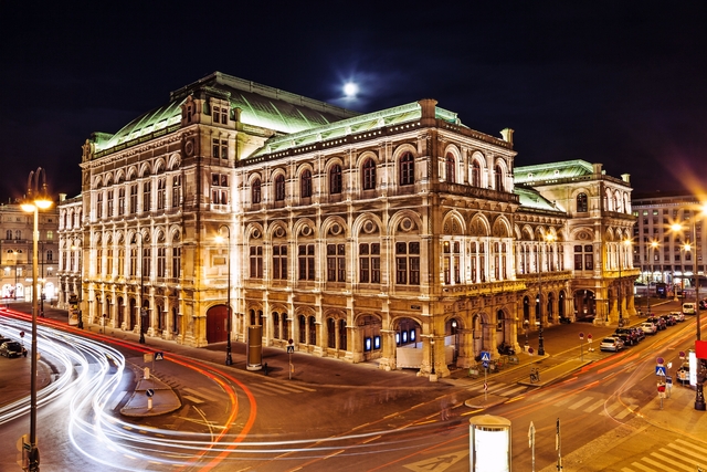 Staatsoper in Wien Österreich bei Nacht