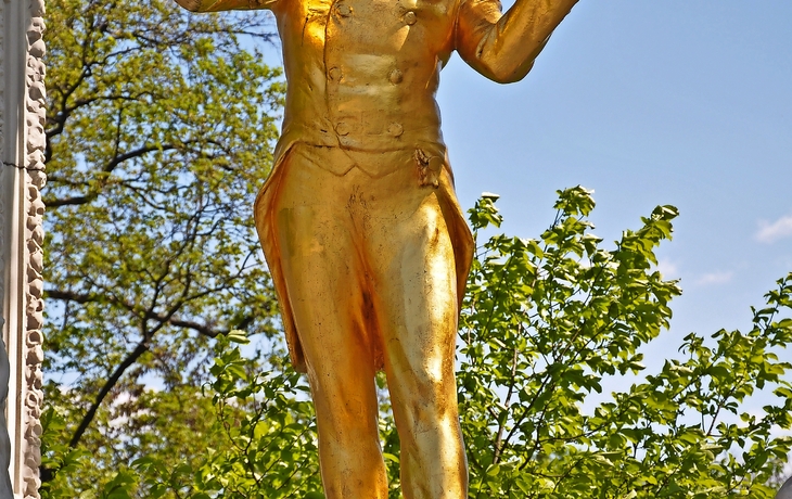 Strauss-Statue