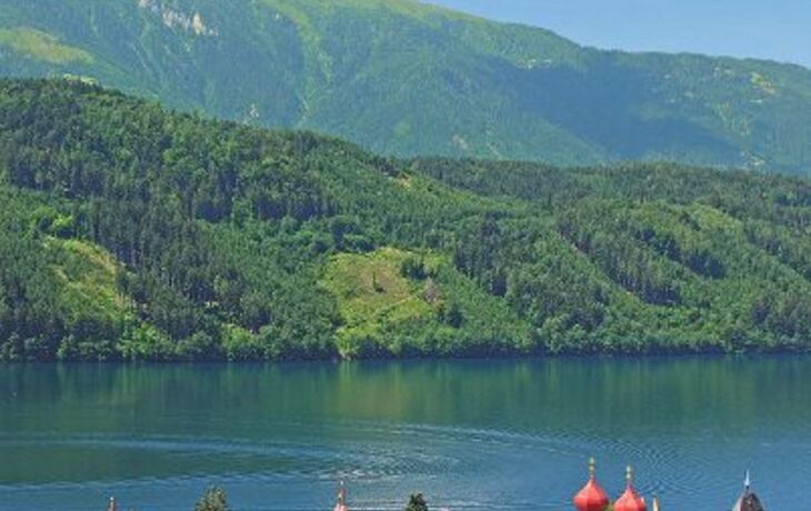 Blick über den Urlaubsort Millstatt am Millstätter See