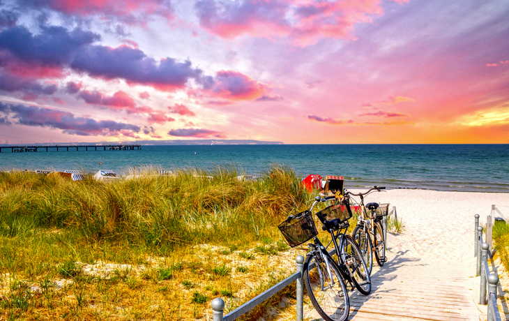 Fahrräder am Strand, Ostsee