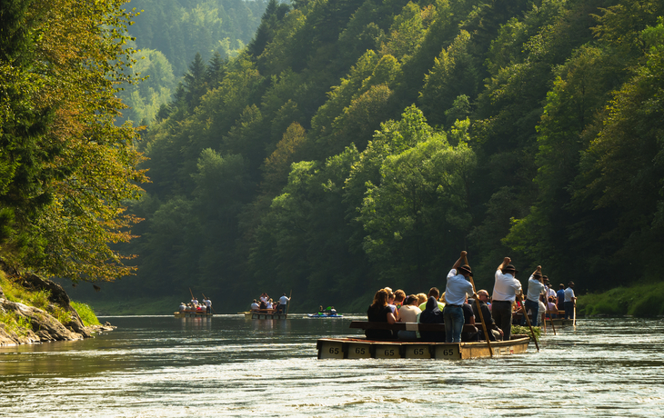 Holzflöße in der Dunajec-Schlucht