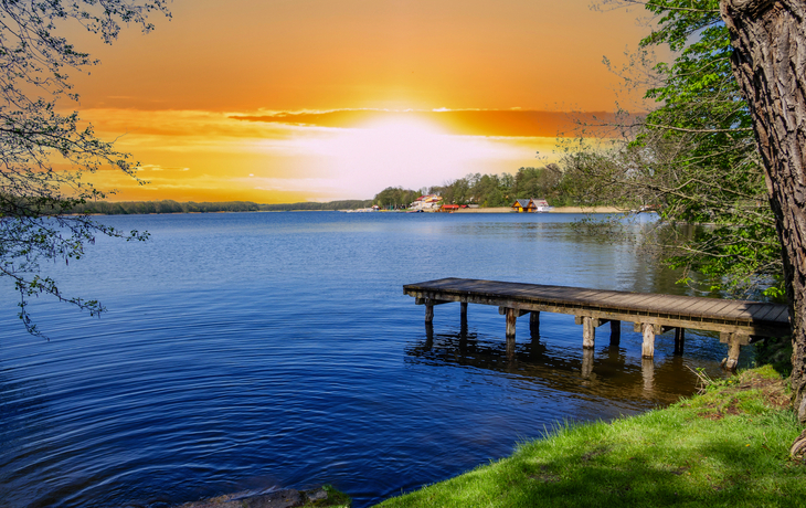 See an der Mecklenburgischen Seenplatte bei Sonnenuntergang