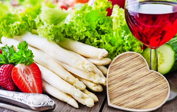 Spargel, Erdbeeren und Wein
