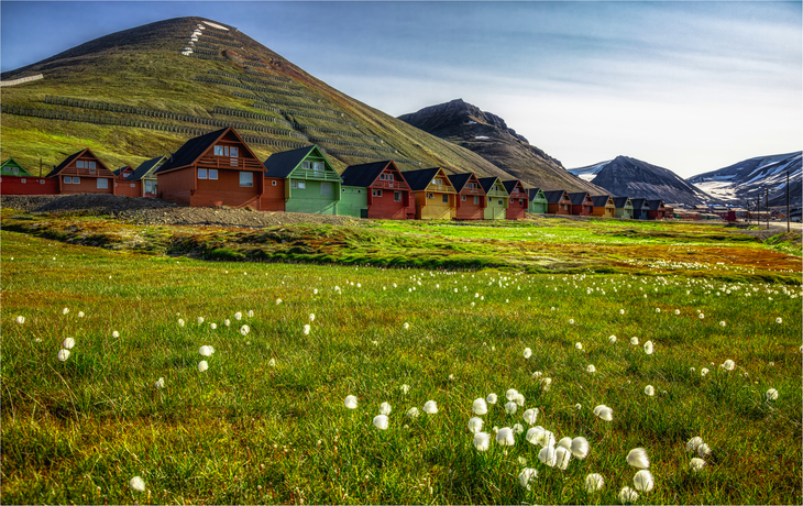bunte Holzhäuser in Longyearbyen / Spitzbergen 